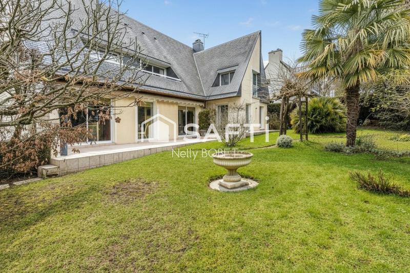 Maison - 241 m² - 8 pièces