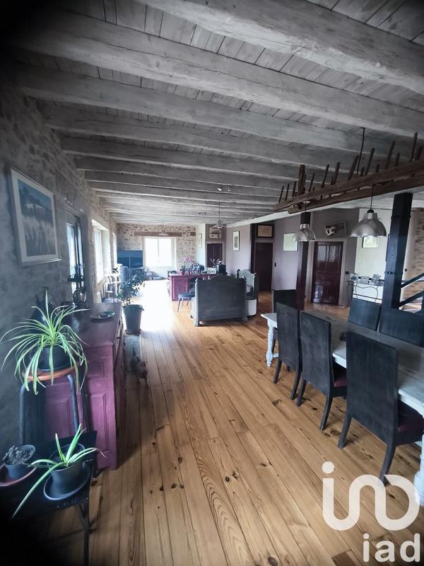 Maison - 230 m² - 8 pièces