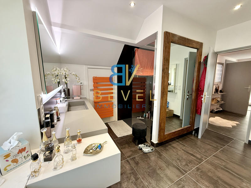 Villa - 238 m² - 8 pièces