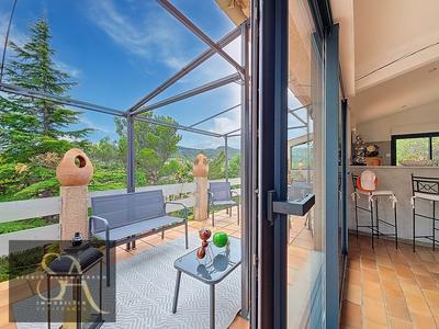 Maison - 250 m² - 13 pièces