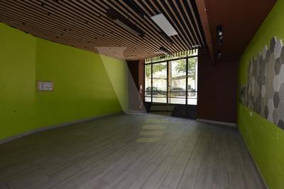 Local commercial - 90 m² - 4 pièces