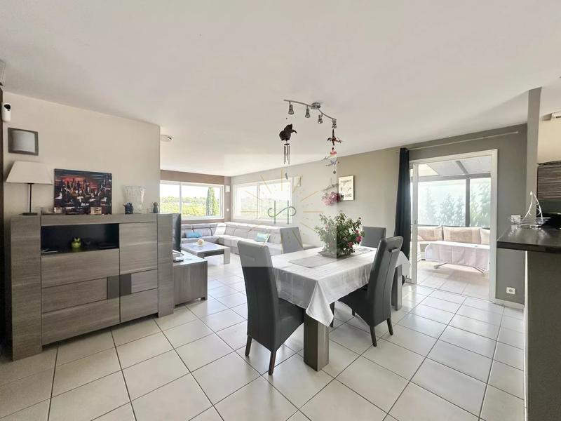 Maison - 228 m² - 9 pièces