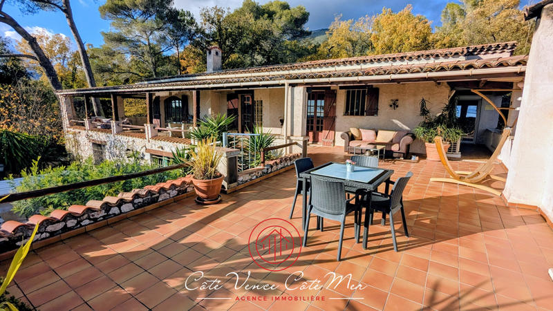 Maison - 272 m² - 9 pièces