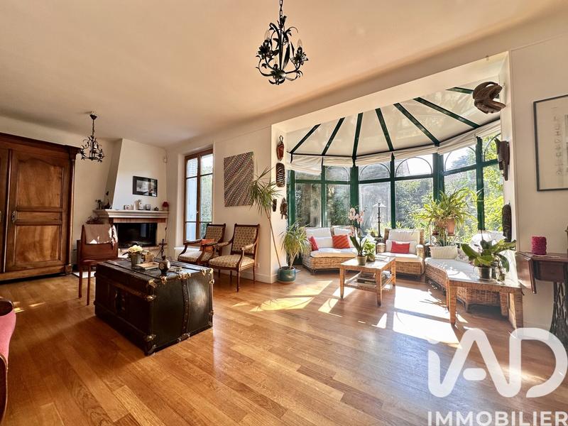 Maison - 212 m² - 10 pièces