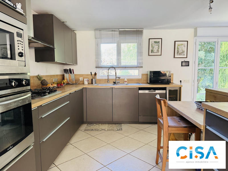 Maison - 180 m² - 8 pièces