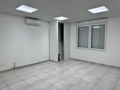 Bureau - 83 m²