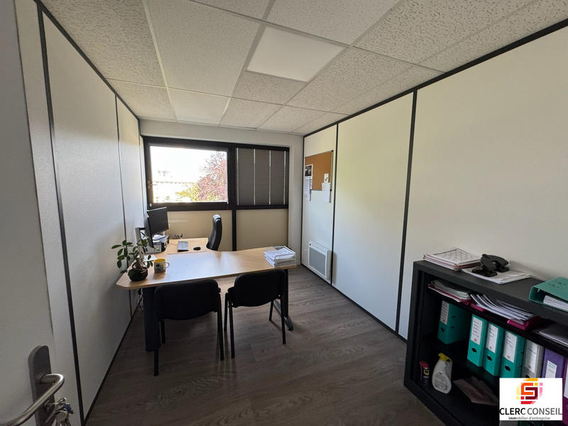 Bureau - 335 m²