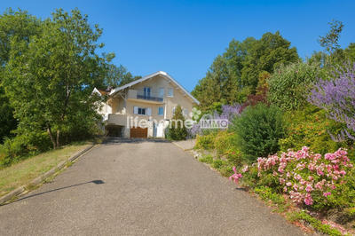 Maison - 224 m² - 8 pièces