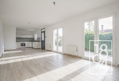 Maison - 92 m² - 4 pièces