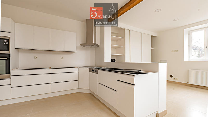 Maison - 198 m² - 7 pièces