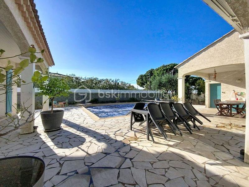 Maison traditionnelle - 180 m² - 6 pièces