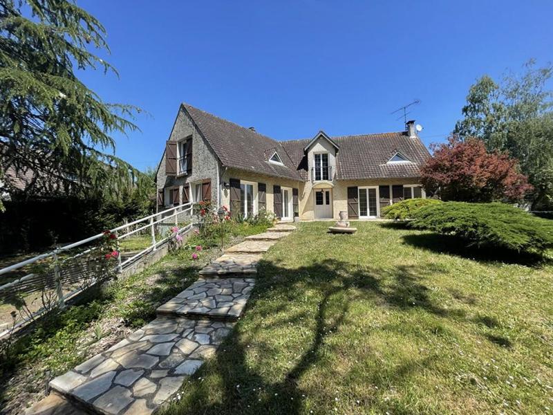 Maison - 240 m² - 8 pièces