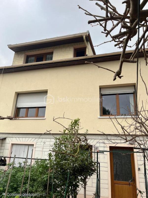 Maison traditionnelle - 162 m² - 7 pièces