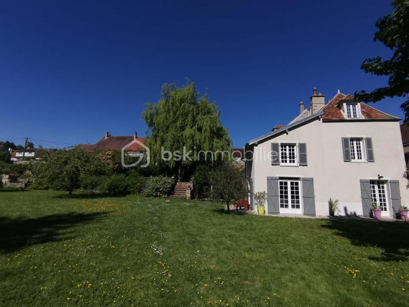 Maison - 250 m² - 10 pièces