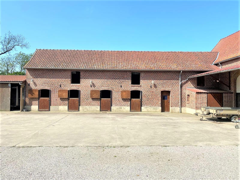 Propriété - 10 000 m² - 8 pièces