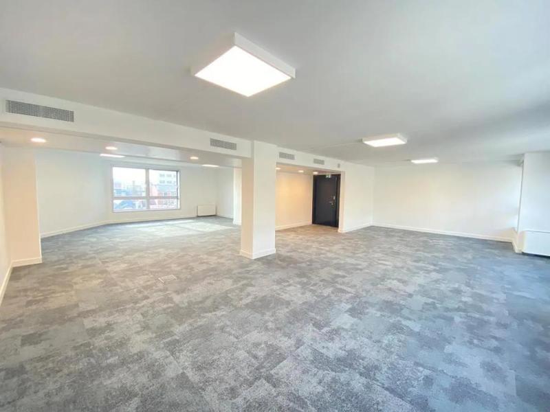 Bureau - 1 562 m²