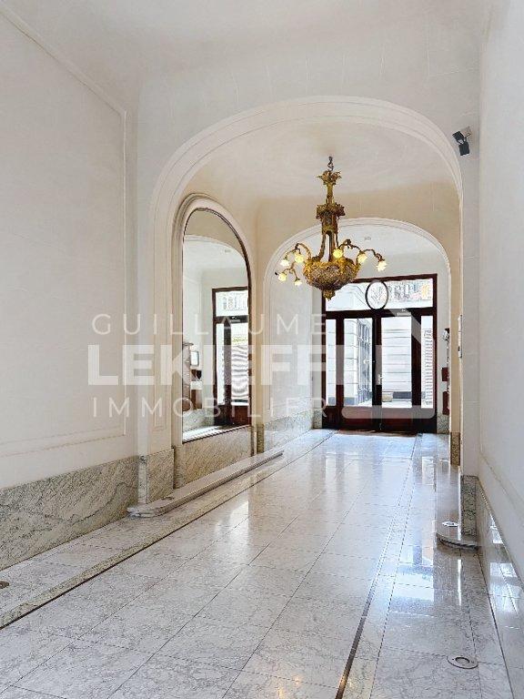 Appartement - 208 m² - 6 pièces