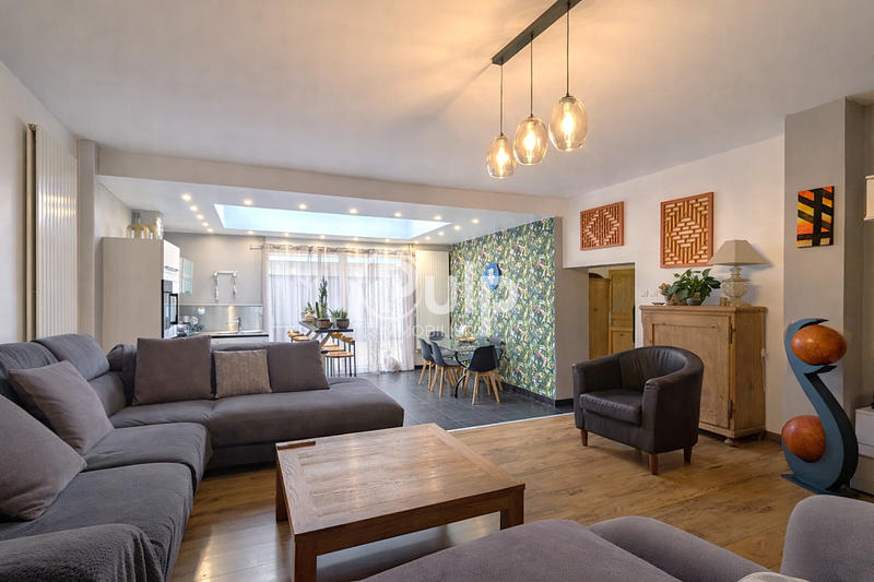 Pavillon - 147 m² - 7 pièces