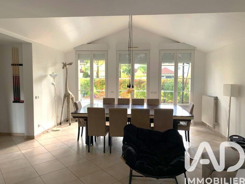 Maison - 234 m² - 8 pièces