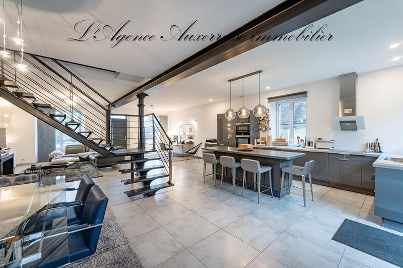 Maison - 314 m² - 8 pièces