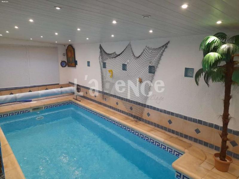 Pavillon - 250 m² - 7 pièces