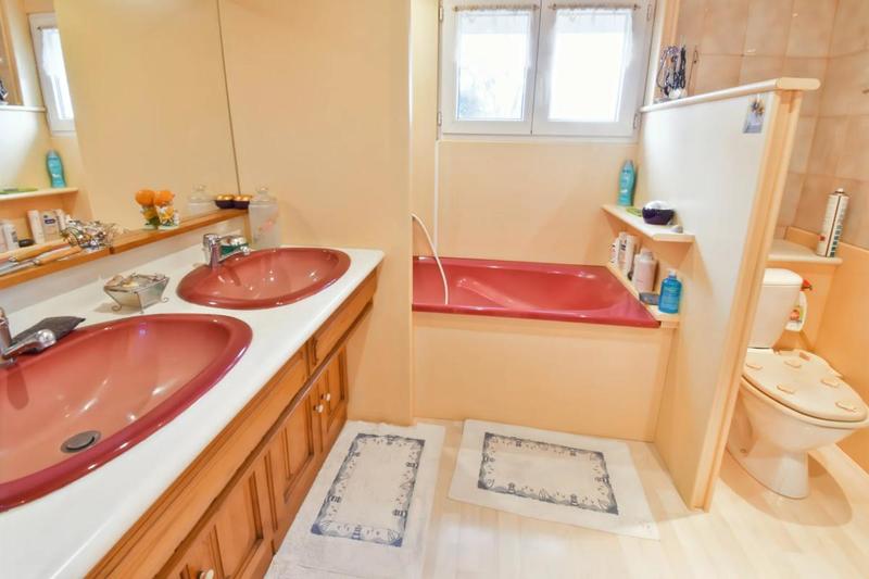 Maison en pierre - 222 m² - 7 pièces