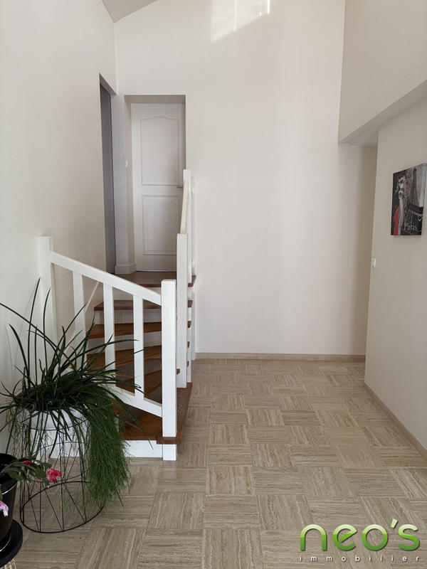 Villa - 216 m² - 9 pièces