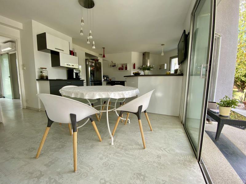 Maison contemporaine - 370 m² - 6 pièces