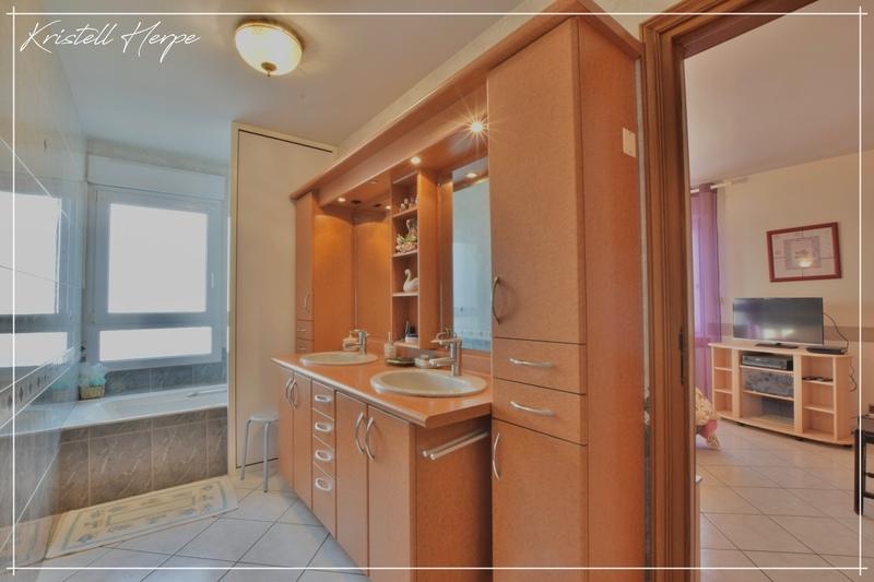 Maison - 220 m² - 9 pièces