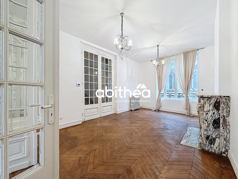 Maison - 280 m² - 11 pièces