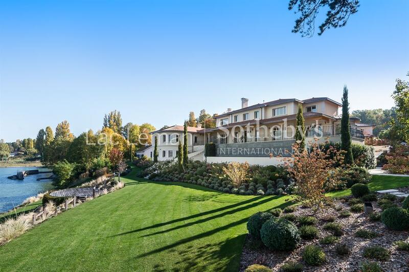 Propriété - 1 361 m² - 14 pièces