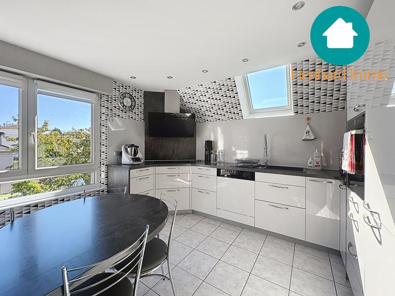 Maison - 200 m² - 7 pièces