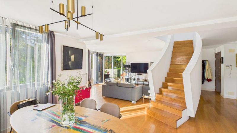 Maison - 320 m² - 8 pièces