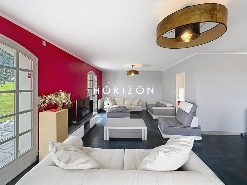 Maison - 218 m² - 6 pièces