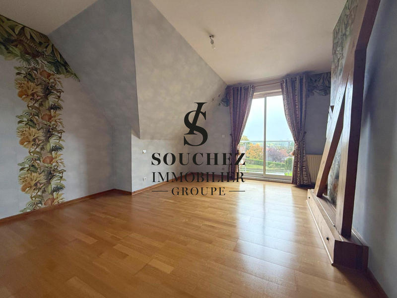 Maison - 143 m² - 8 pièces