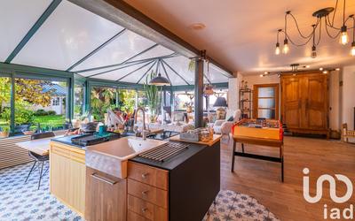 Maison - 180 m² - 8 pièces