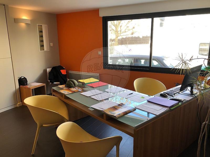 Local commercial - 75 m² - 2 pièces