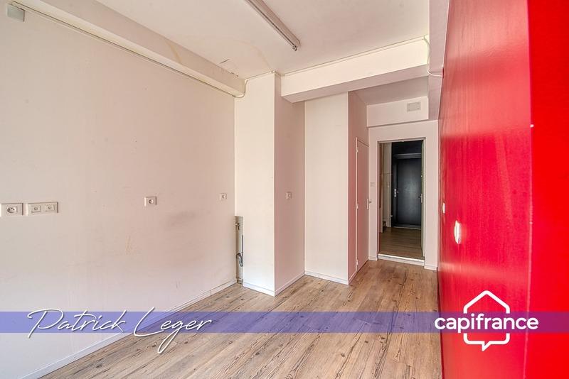 Local d'activité / Entrepôt - 160 m² - 8 pièces