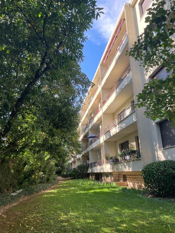 Appartement - 135 m² - 6 pièces