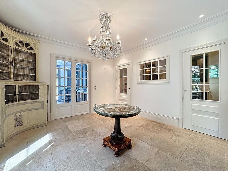 Villa - 230 m² - 6 pièces