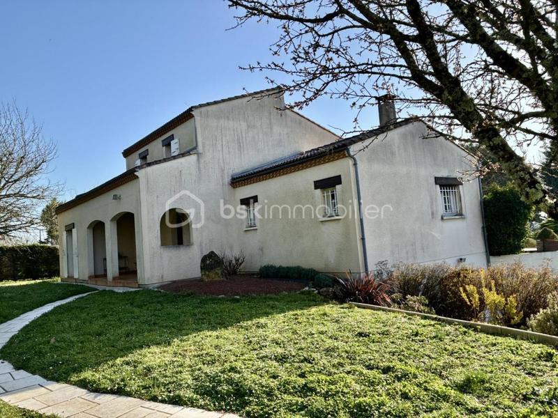 Maison traditionnelle - 145 m² - 8 pièces