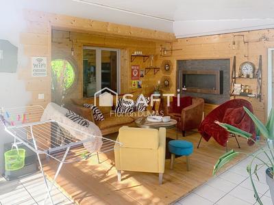 Maison - 180 m² - 8 pièces