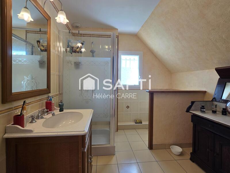 Maison - 180 m² - 7 pièces