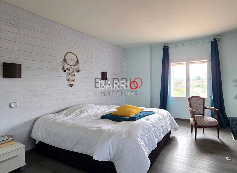 Villa - 265 m² - 6 pièces