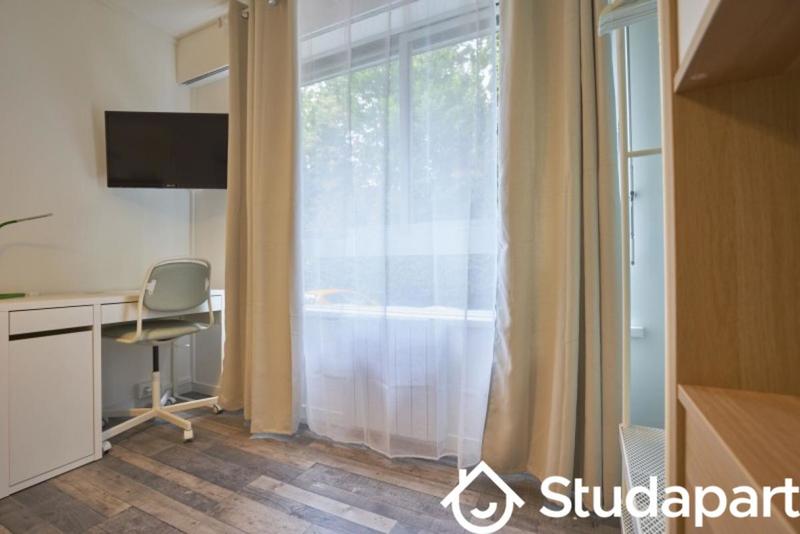 Chambre - 13 m² - 1 pièce