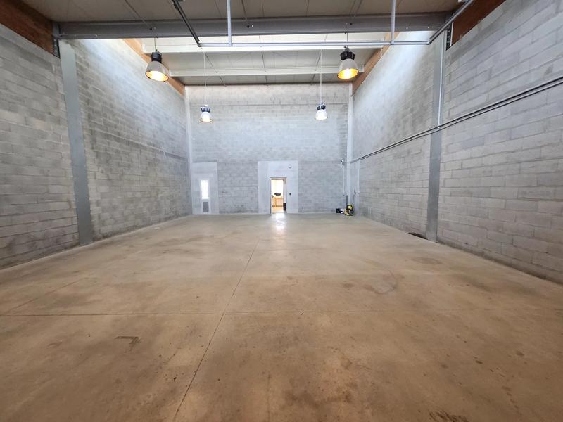 Local commercial - 120 m² - 3 pièces