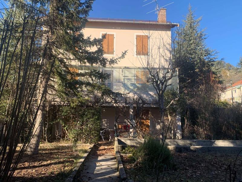 Maison - 181 m² - 7 pièces