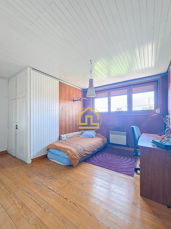 Maison - 212 m² - 7 pièces