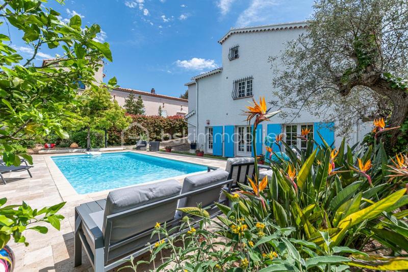 Maison - 259 m² - 9 pièces