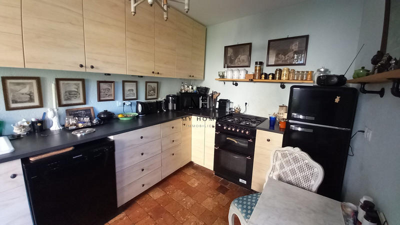 Maison - 330 m² - 9 pièces